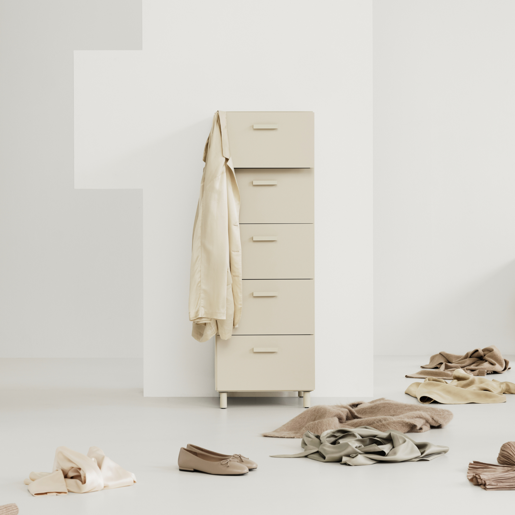Relief Chest of Drawers Tall